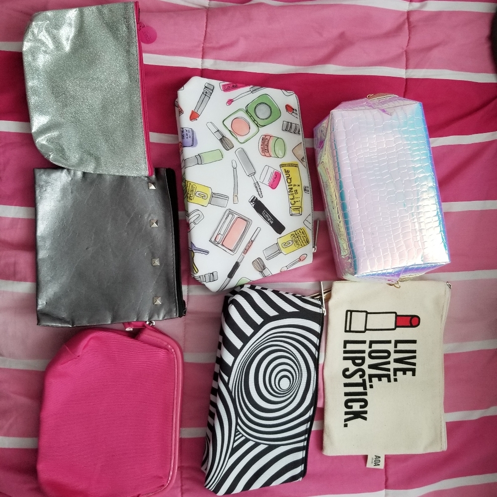 7 makeup bags